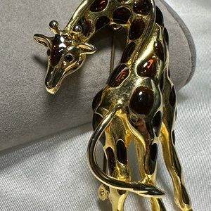 Gold toned costume jewelry vintage pin